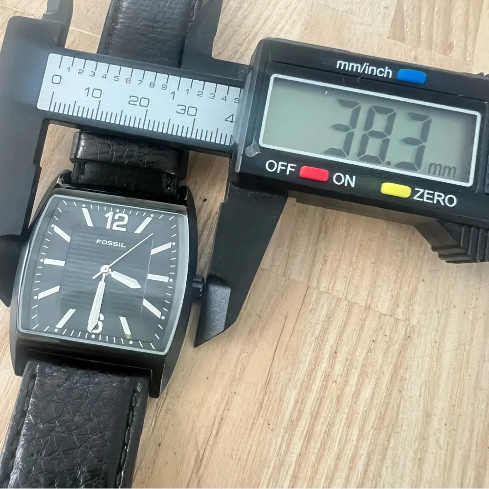 Fossil men’s rectangular black dial black leather dress watch NEW BATTERY